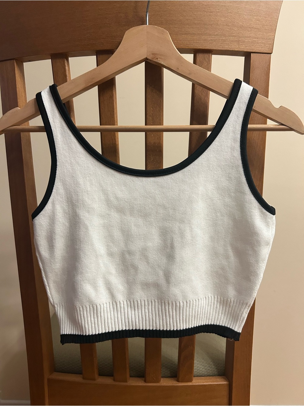💕FREE for any bundles💕 White Knit Tank Top with Black Trim